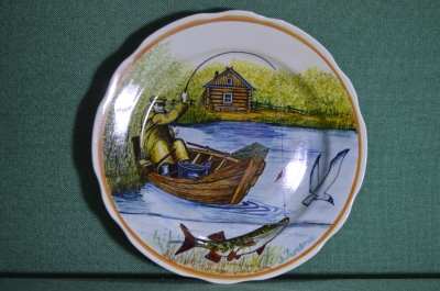 Фарфоровая тарелка "Рыбак". Авторская работа, Андрей Галавтин.