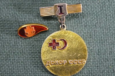 Знак отличия Донор СССР I степени + значок донора Капля крови".
