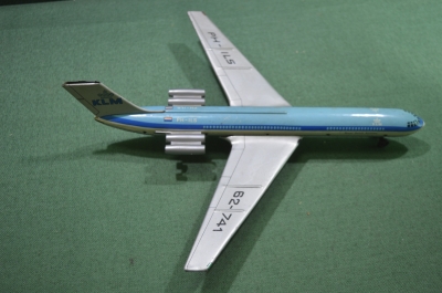 Самолет жестяной игрушечный, макет "ИЛ-62 KLM", СССР.