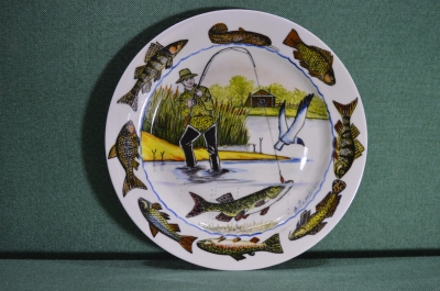 Фарфоровая декоративная тарелка "На рыбалке". Авторская работа, Андрей Галавтин.