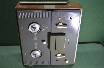 Магнитофон сетевой ламповый монофонический катушечный "Яуза-6". Конец 1960-х годов, СССР. 