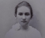 Фотография кабинетная "Девочка с бантом на шее". Фото Мебиус. Фотокарточка, Москва. 1901 г.