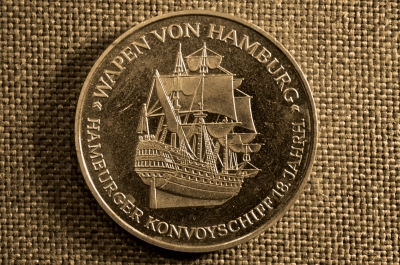 Памятная медаль, парусное судно "Wapen of Hamburg",  St. Pauli Landungsbrücken, Германия #2