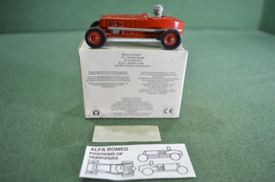 Машинка модель "Alfa Romeo 1931". LLedo. Оригинальная коробка. Гонщик. Великобритания. 1983 год.