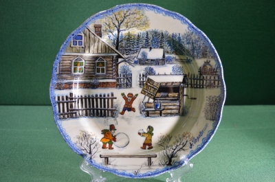 Фарфоровая тарелка "Деревенская детвора зимой". Авторская работа, Андрей Галавтин.