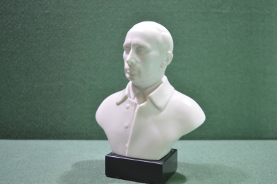 Бюст белый, Владимир Путин. Современная работа. 17.5 см. Искусственный мрамор.