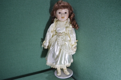 Кукла коллекционная "Кареглазка". Фарфоровая голова, руки и ноги. Европа, XX век.