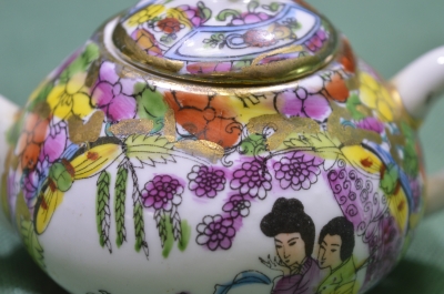 Чайник с пиалой фарфоровый, роспись, позолота. Змея. Китай, клеймо, 2-я половина 20-го века
