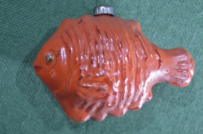 Елочная игрушка "Рыба", красная, толстое стекло. СССР.