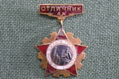 Знак "Отличник тяжелой промышленности, м-во на тежката промишленост". Болгария.