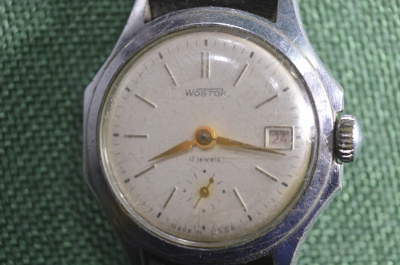 Часы мужские наручные "Восток", механика 17 камней, календарь. Wostok 17 jewels. Made in USSR. СССР.