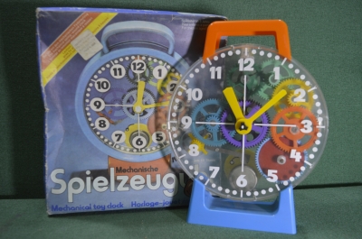 Часы детские механические, конструктор Spielzeuguhr. Родная коробка. ГДР.