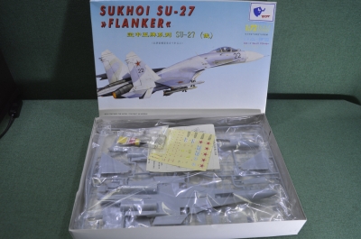 Сборная модель Многоцелевой Истребитель "СУ-27".  Sukhoy SU-27 Flanker, 1:72. CL-93F100