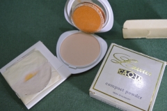 Пудреница "Каола". Luxus Ca-O-la. Compact powder. Венгрия, Hungary. Винтаж.