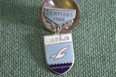 Знак, значок "Чемпион, Лиепая 1963. Cempions Liepaja". Чайка. Тяжелый металл, эмали. З-д ДАРБС.