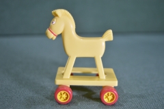 Игрушка "Конь лошадь каталка на колесах". McDonald’s. Макдональдс. Пластмасса. Китай. 1986 год.