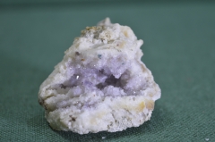 Камень природный, минерал. Аметистовидный кварц. Минералогия, Петрофилия. 