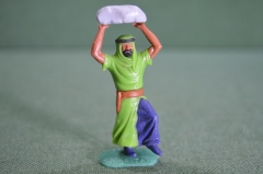 Игрушка Солдатик "Араб с камнем". Timpo. Великобритания. 1970е.