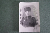 Фотография военный красноармеец РККА. Артиллерия. Знаки. Отличный артиллерист. СССР. 1956 год.