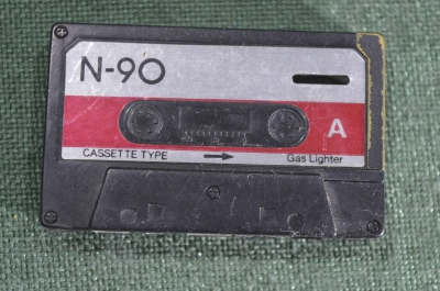 Зажигалка газовая "Аудиокассета N-90, Cassete Guy". Япония.
