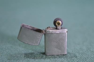 Зажигалка бензиновая миниатюрная. Мини (2,6 см.). Япония.