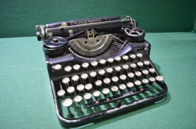 Печатная машинка "Underwood". 1915-1920 гг. США.