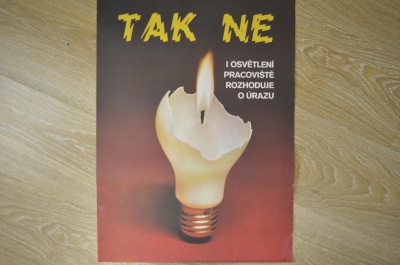 Плакат по технике безопасности "Освещенность рабочего места влияет на травматизм". Прага. Оригинал.